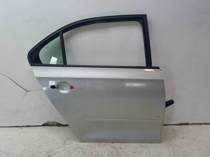 Recambio de puerta trasera derecha para skoda rapid (nh3, nk3, nk6) 1.6 tdi referencia OEM IAM 5JA833052C  