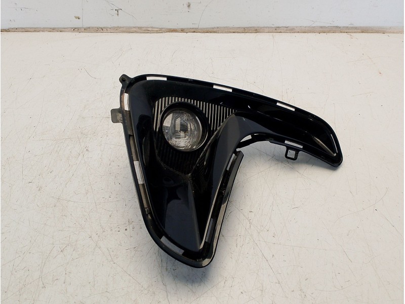 Recambio de moldura para toyota yaris referencia OEM IAM 52112K0150  