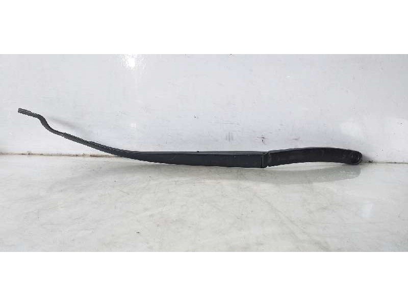 Recambio de brazo limpia delantero derecho para hyundai i40 tecno blue referencia OEM IAM 983213Z000  