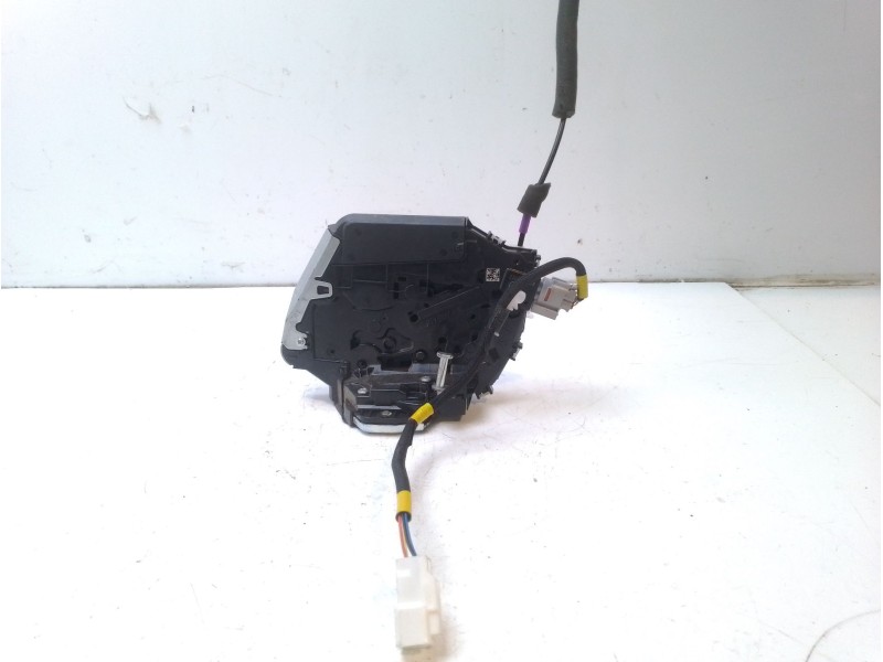 Recambio de cerradura puerta trasera derecha para lexus nx referencia OEM IAM 6905078040  