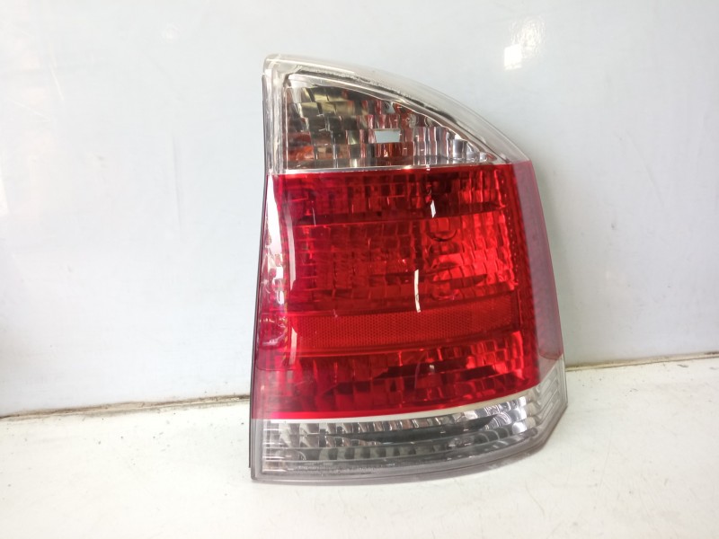 Recambio de piloto trasero derecho para opel vectra c berlina comfort referencia OEM IAM 13251938  