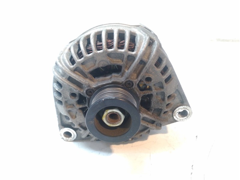 Recambio de alternador para mercedes-benz clase c (w203) sportcoupe referencia OEM IAM A0131548202  