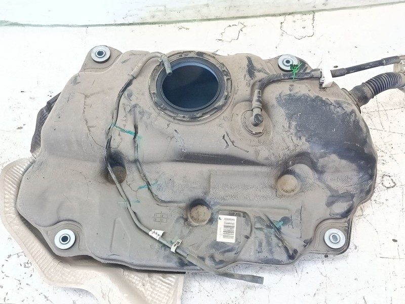 Recambio de deposito combustible para toyota yaris referencia OEM IAM 77001K0090  