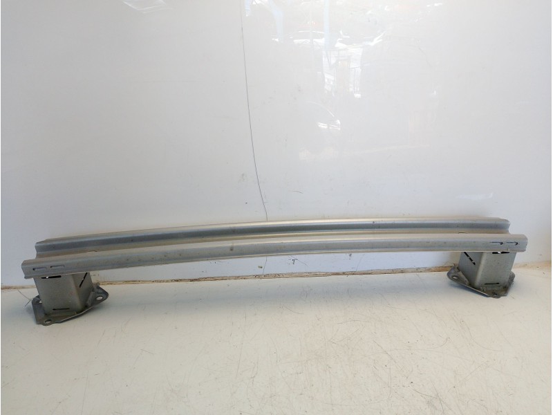 Recambio de refuerzo paragolpes delantero para toyota yaris referencia OEM IAM 52611K0010  