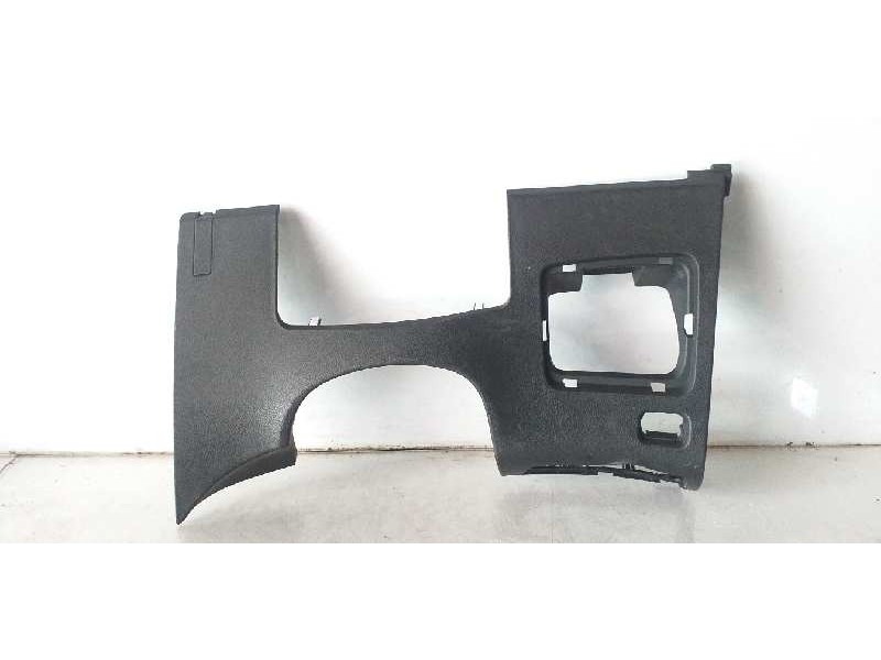 Recambio de moldura para hyundai i40 tecno blue referencia OEM IAM 847513Z000  