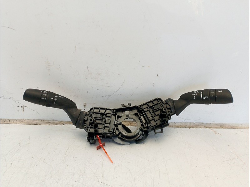 Recambio de mando multifuncion para toyota yaris referencia OEM IAM 8431902010  