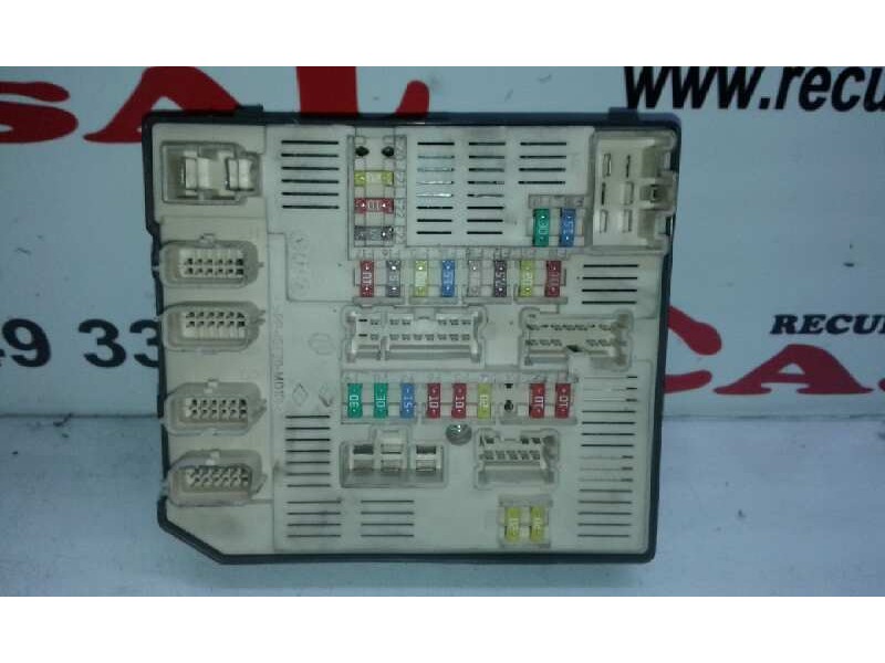 Recambio de caja reles / fusibles para renault megane ii berlina 3p referencia OEM IAM 284B68372R BD95 