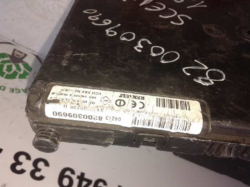 Recambio de caja reles / fusibles para renault scenic ii grand expression referencia OEM IAM 8200309690  