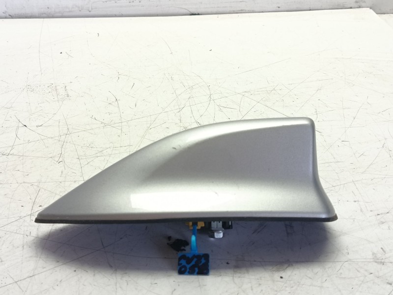 Recambio de antena para toyota yaris referencia OEM IAM 867600D010  