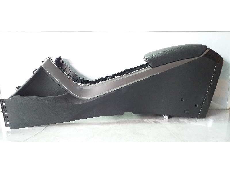 Recambio de moldura para hyundai i40 tecno blue referencia OEM IAM 846013Z030  