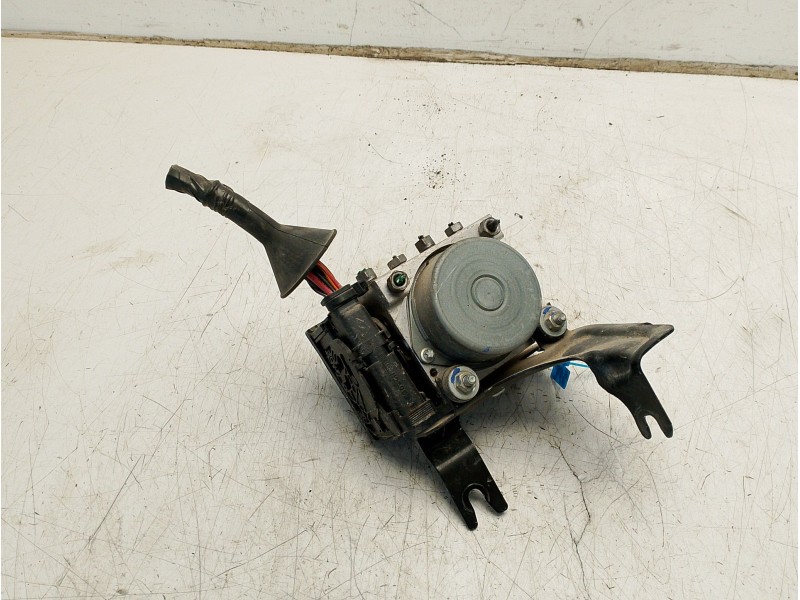 Recambio de abs para renault clio iii exception referencia OEM IAM 8200747140  