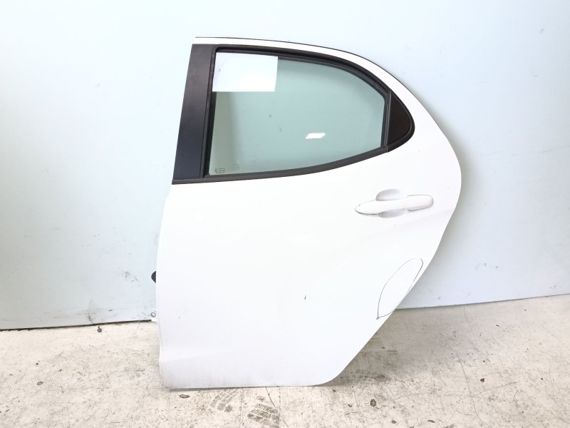 Recambio de puerta trasera izquierda para toyota yaris active referencia OEM IAM 67004K0060  