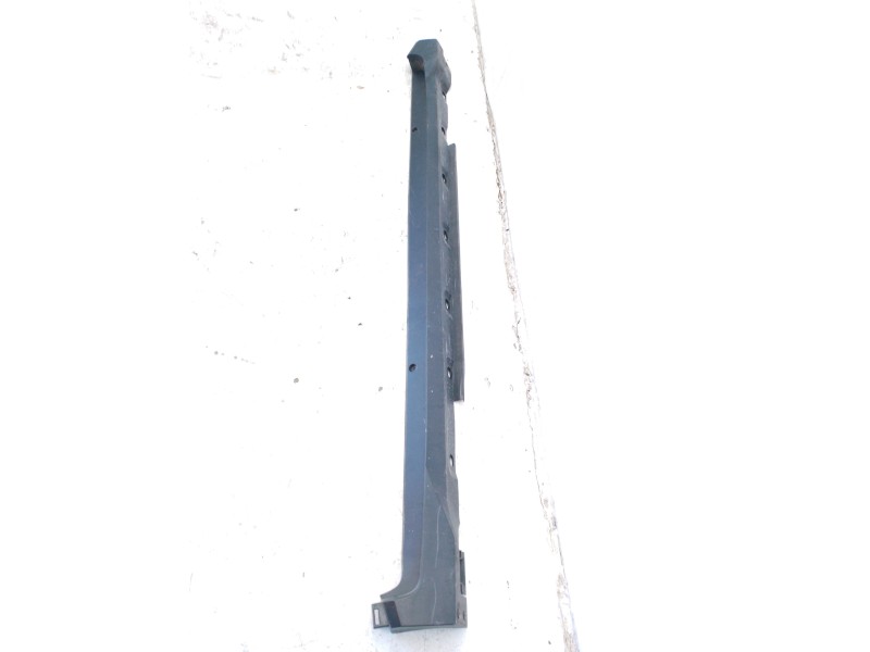 Recambio de estribos laterales para toyota c-hr hybrid active referencia OEM IAM 75851F4010  