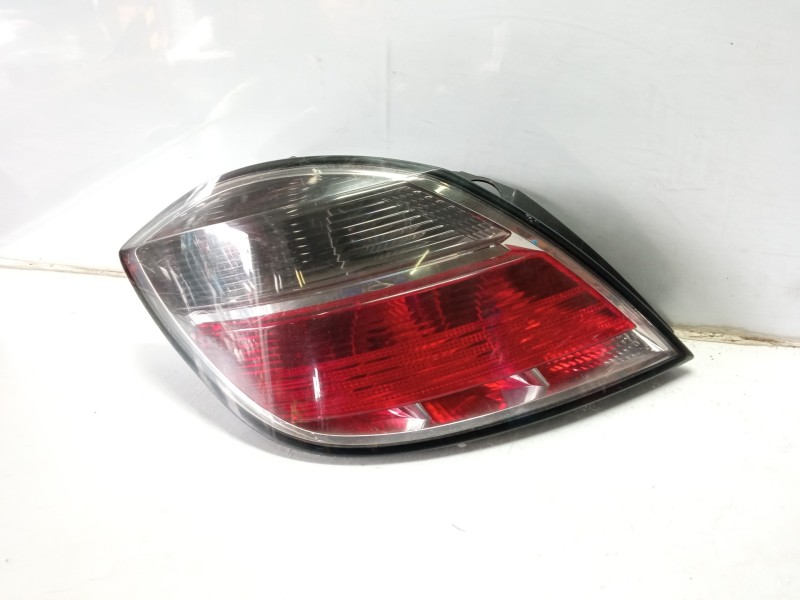 Recambio de piloto trasero izquierdo para opel astra h berlina cosmo referencia OEM IAM 13222324 495056087 