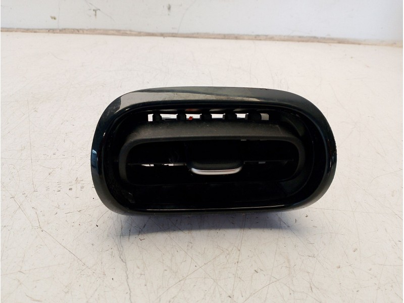 Recambio de aireador lateral derecho para toyota yaris referencia OEM IAM 55650K0040  