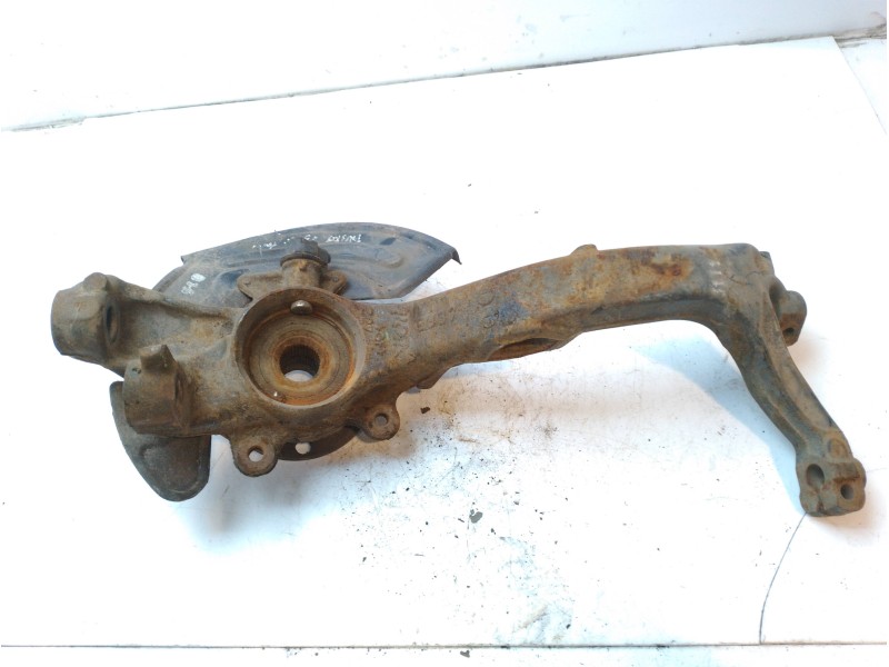 Recambio de mangueta delantera derecha para audi a6 avant (4b5) 2.8 referencia OEM IAM 8D0407258AL  
