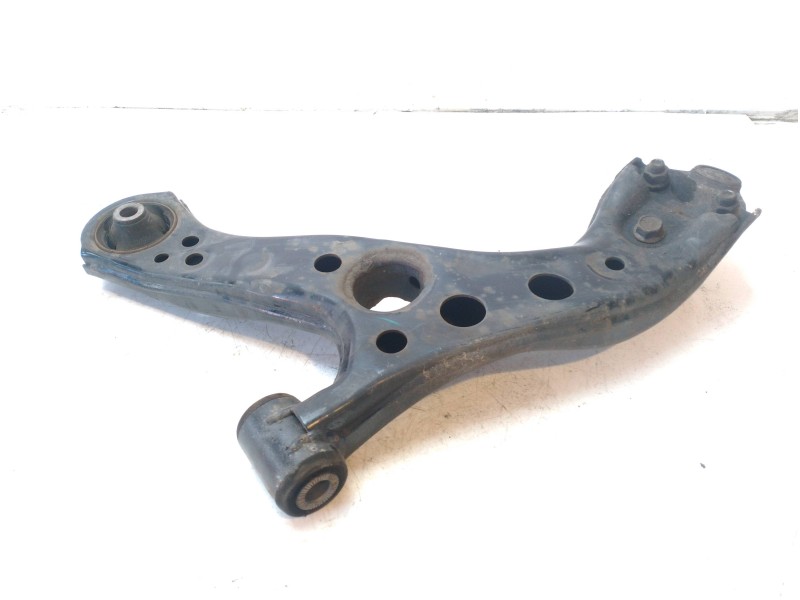 Recambio de brazo suspension inferior delantero derecho para toyota c-hr referencia OEM IAM 4806810130  