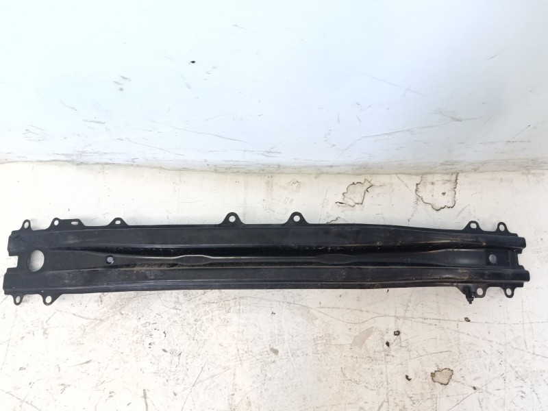 Recambio de refuerzo paragolpes delantero para toyota yaris referencia OEM IAM 52131K0020  