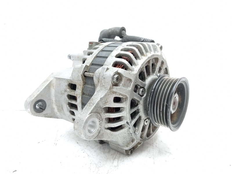 Recambio de alternador para kia carnival ii 2.9 crdi lx referencia OEM IAM 373004X000  