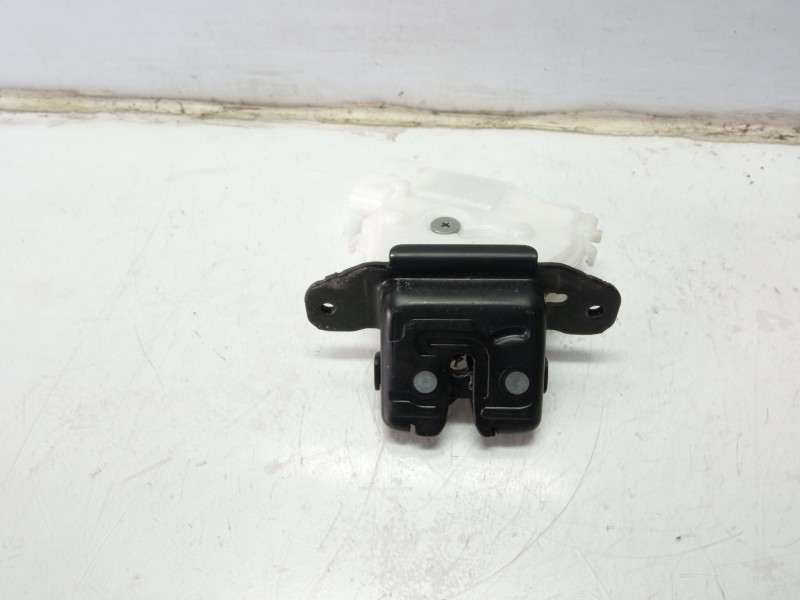 Recambio de cerradura maletero / porton para toyota yaris hsd active referencia OEM IAM 6935002090  