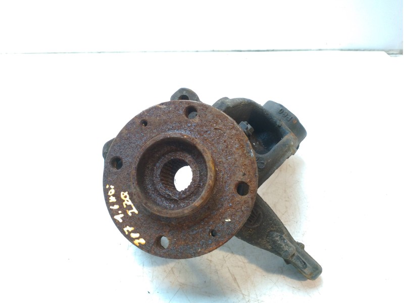 Recambio de mangueta delantera izquierda para peugeot 207 1.6 16v hdi referencia OEM IAM 364690  