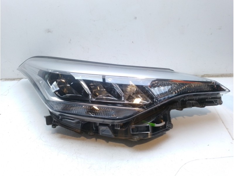 Recambio de faro derecho para toyota c-hr referencia OEM IAM 81130F4390  81110F4180