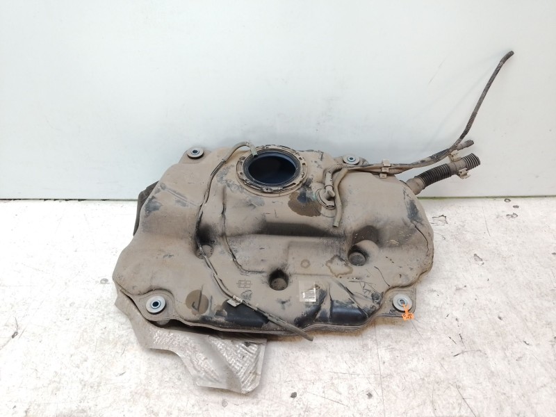 Recambio de deposito combustible para toyota yaris referencia OEM IAM 77001K0090  
