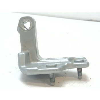 BISAGRA PUERTA TRASERA IZQUIERDA INFERIOR A2057300737 X2531605