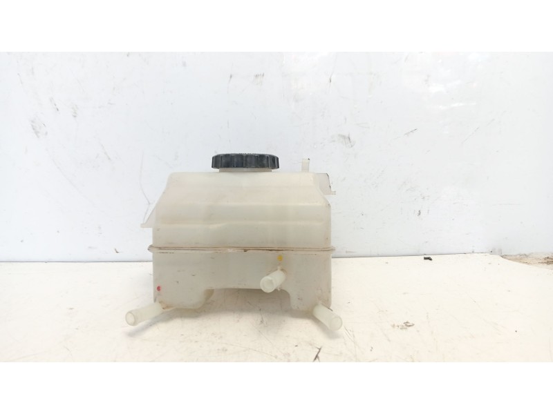 Recambio de deposito servo para toyota rav4 referencia OEM IAM 4722042140  