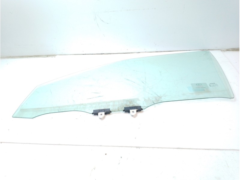 Recambio de luna delantera izquierda para toyota yaris referencia OEM IAM 681020D060  