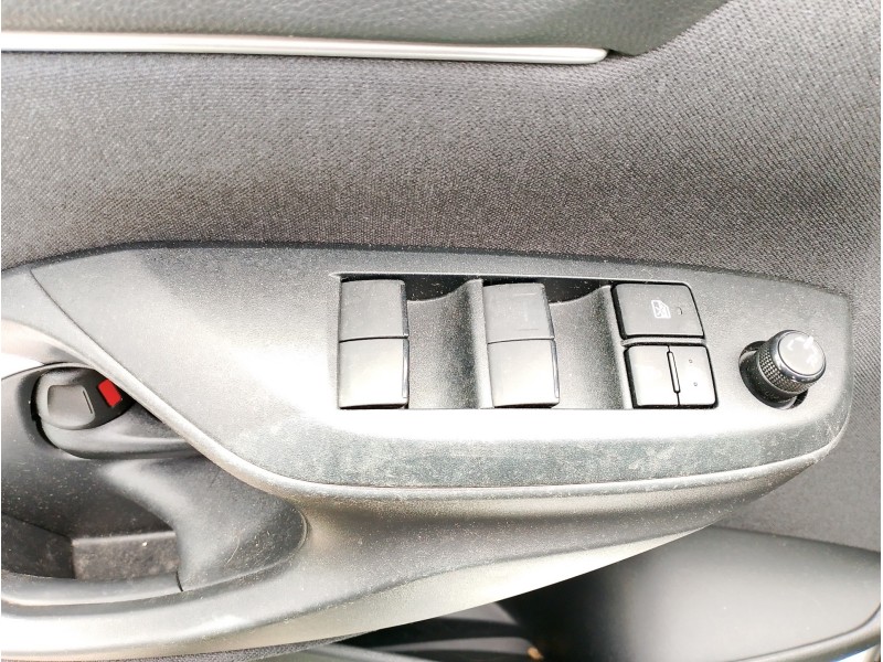 Recambio de mando elevalunas delantero izquierdo para toyota yaris referencia OEM IAM 840400D020  