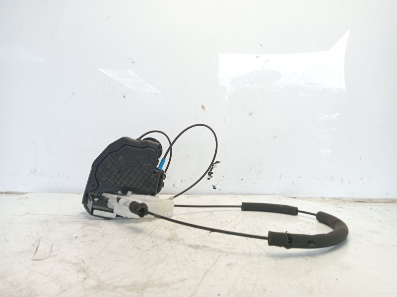 Recambio de cerradura puerta trasera derecha para toyota c-hr referencia OEM IAM 69050F4020  
