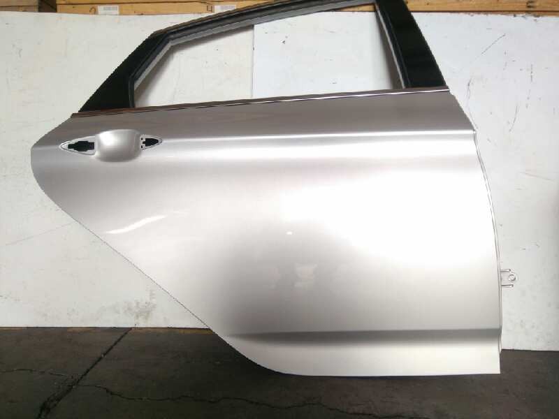 Recambio de puerta trasera derecha para hyundai i40 tecno blue referencia OEM IAM 770043Z000  
