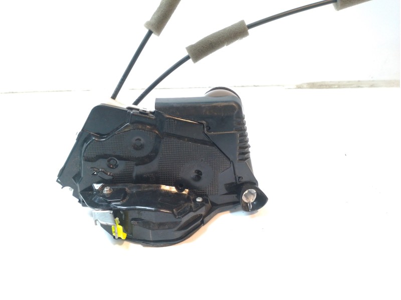 Recambio de cerradura puerta trasera izquierda para toyota yaris referencia OEM IAM 69060K0040  