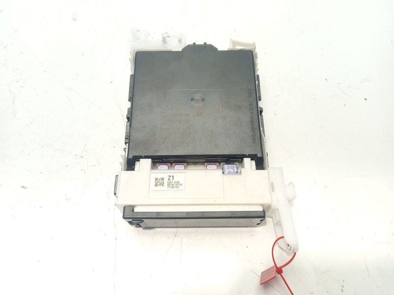 Recambio de caja reles / fusibles para toyota yaris referencia OEM IAM 892200DL00  