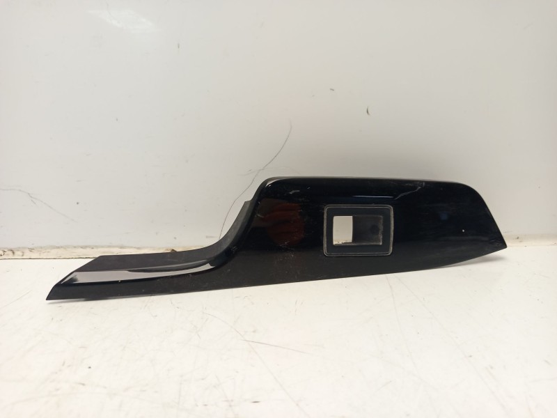 Recambio de moldura para toyota c-hr referencia OEM IAM 74231F4050  
