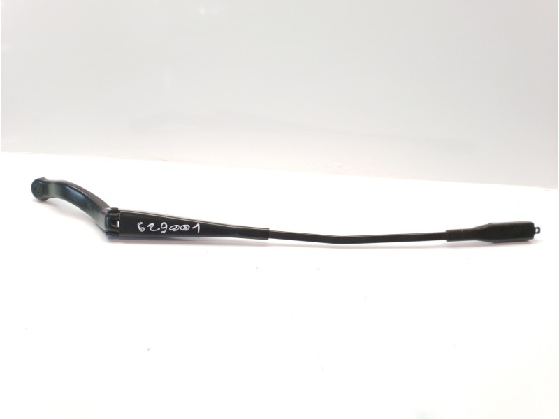 Recambio de brazo limpia delantero izquierdo para opel corsa e 120 aniversario ecoflex referencia OEM IAM 13284136  