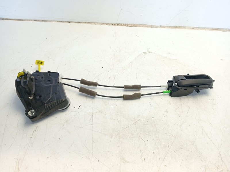 Recambio de cerradura puerta delantera izquierda para toyota yaris active referencia OEM IAM 69040K0040  