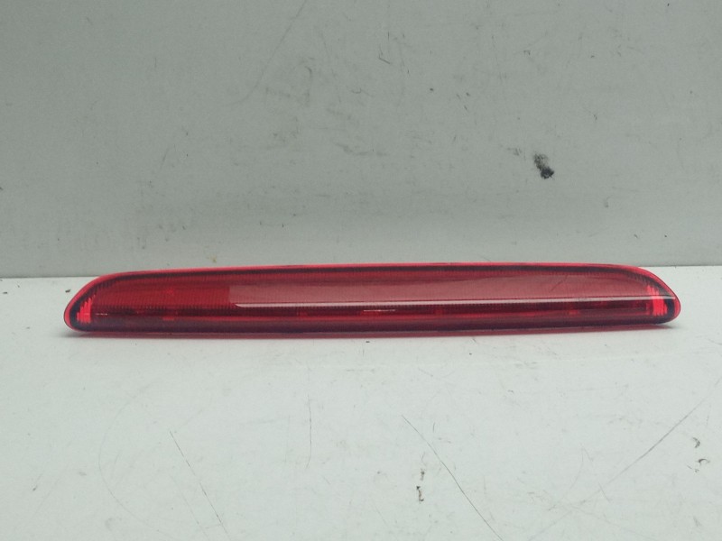 Recambio de piloto trasero central para audi a3 (8p) 2.0 tdi referencia OEM IAM 8P4945095  