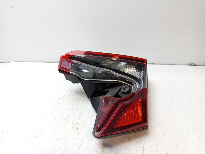 Recambio de piloto trasero derecho interior para toyota c-hr referencia OEM IAM 81581F4120  