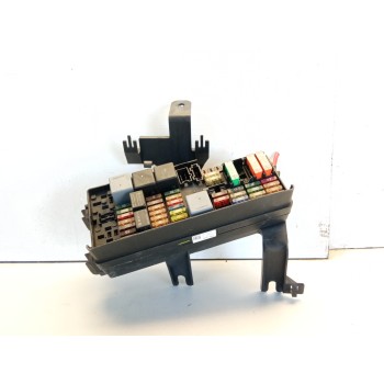 CAJA RELES / FUSIBLES A1645400272 