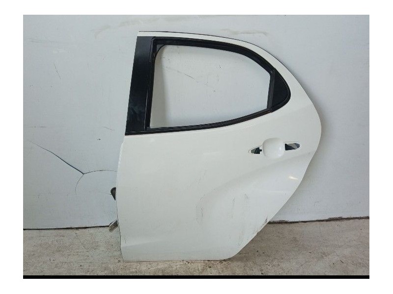 Recambio de puerta trasera izquierda para toyota yaris active referencia OEM IAM 67004K0060  