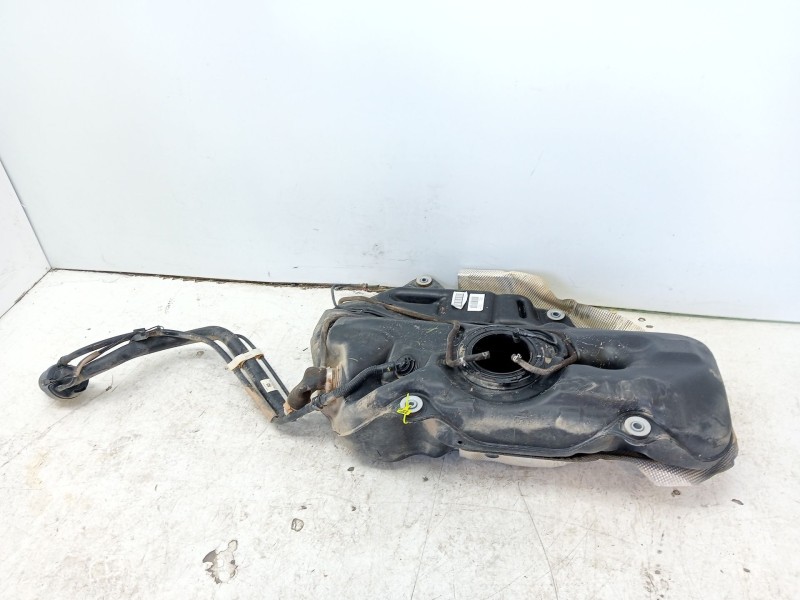 Recambio de deposito combustible para toyota c-hr referencia OEM IAM 77001F4100  