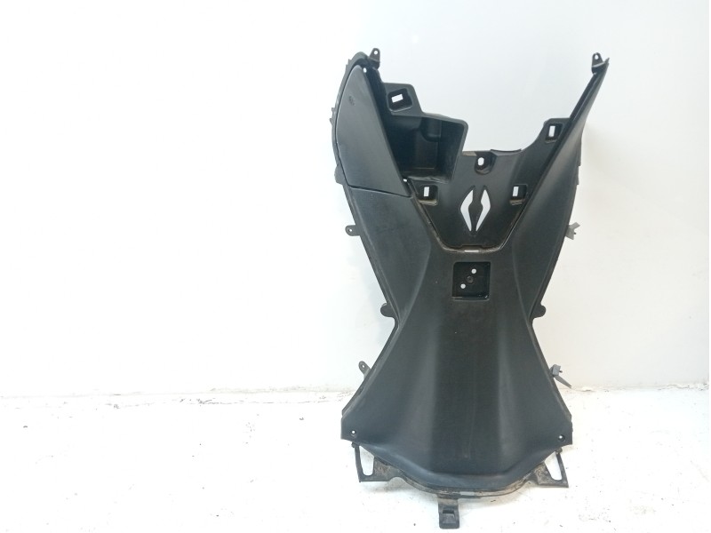 Recambio de molduras delanteras para honda sh 125i referencia OEM IAM 81131K01900ZA  