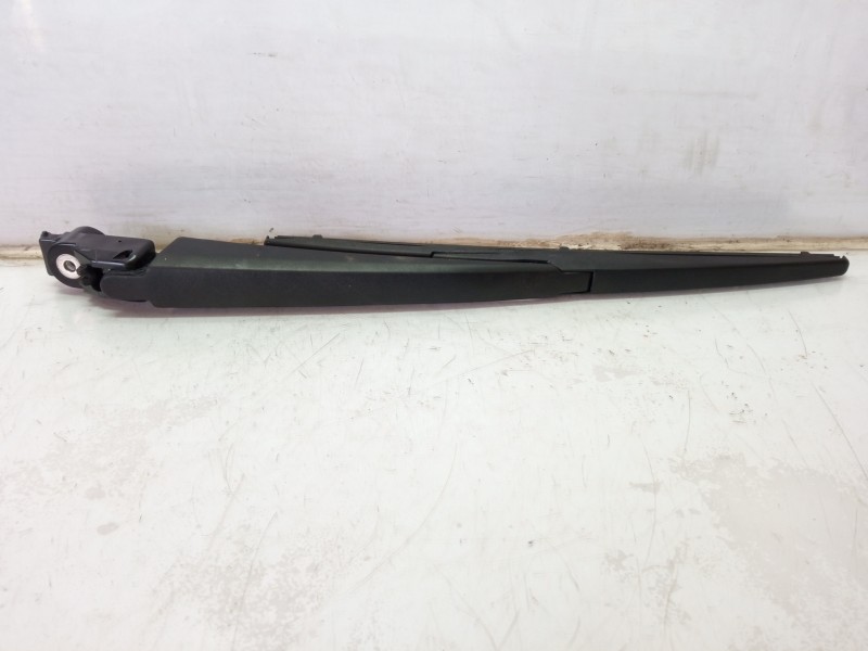 Recambio de brazo limpia trasero para toyota yaris active referencia OEM IAM   