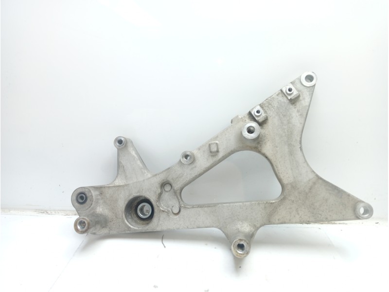 Recambio de brazo suspension inferior trasero izquierdo para honda sh 125i referencia OEM IAM 52100K01D00  