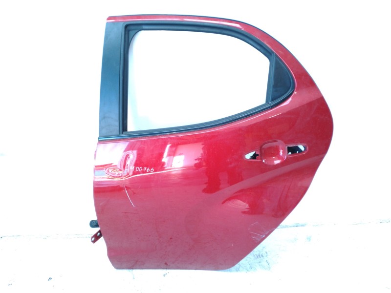 Recambio de puerta trasera izquierda para toyota yaris hybrid active referencia OEM IAM 67004K0060  