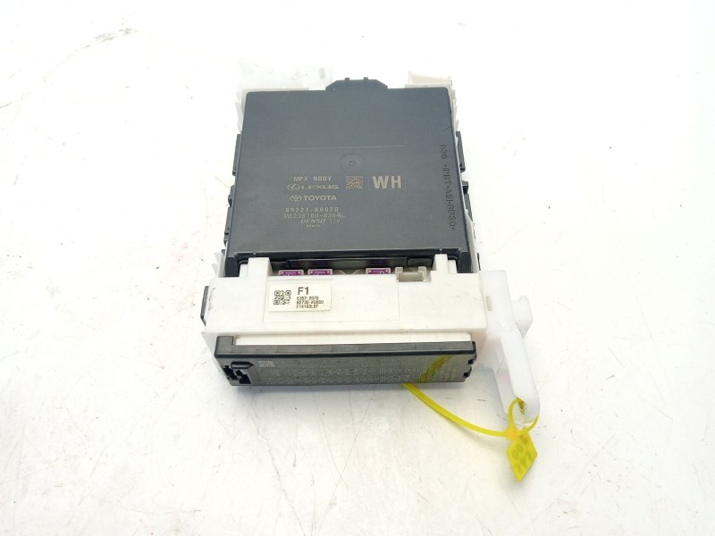 Recambio de caja reles / fusibles para toyota yaris active referencia OEM IAM 8273052S90  