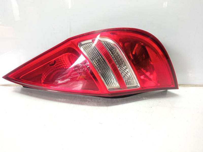 Recambio de piloto trasero derecho para hyundai i30cw 1.6 crdi cat referencia OEM IAM 924022R0  