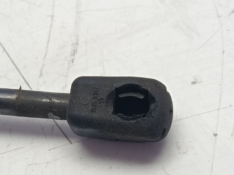 Recambio de amortiguador derecho capo para volvo xc90 d5 referencia OEM IAM 30649736  